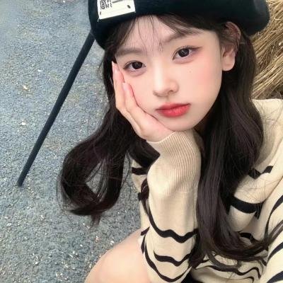 三个摩登女性